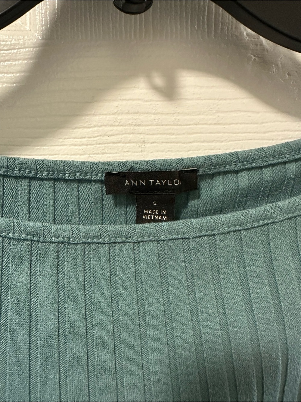 Ann Taylor Ribbed Cap Sleeve Knit Top Sage Green Small - Picture 3 of 5